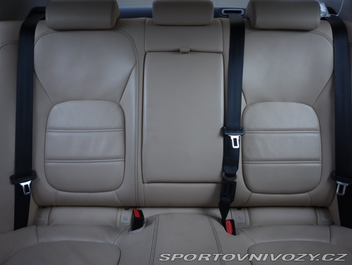 Jaguar XE Pure E-Performance 2016