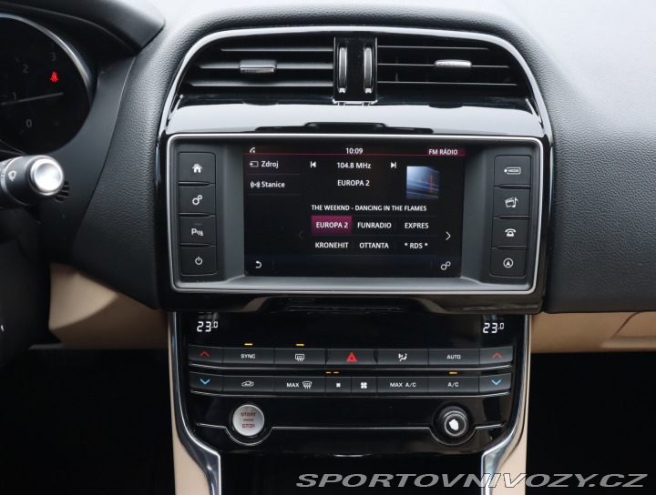 Jaguar XE Pure E-Performance 2016