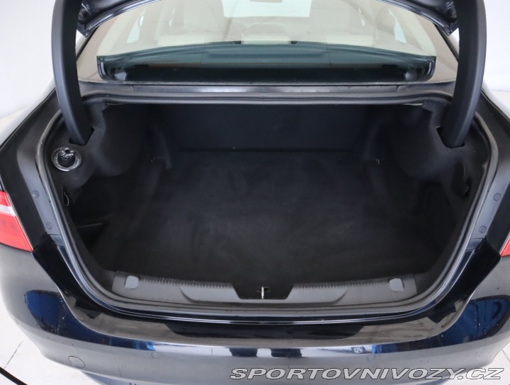 Jaguar XE Pure E-Performance 2016