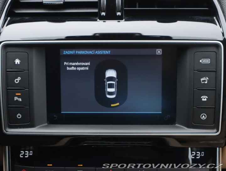 Jaguar XE Pure E-Performance 2016