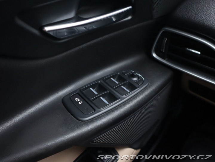 Jaguar XE Pure E-Performance 2016