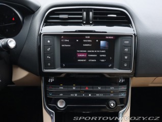 Jaguar XE Pure E-Performance 2016