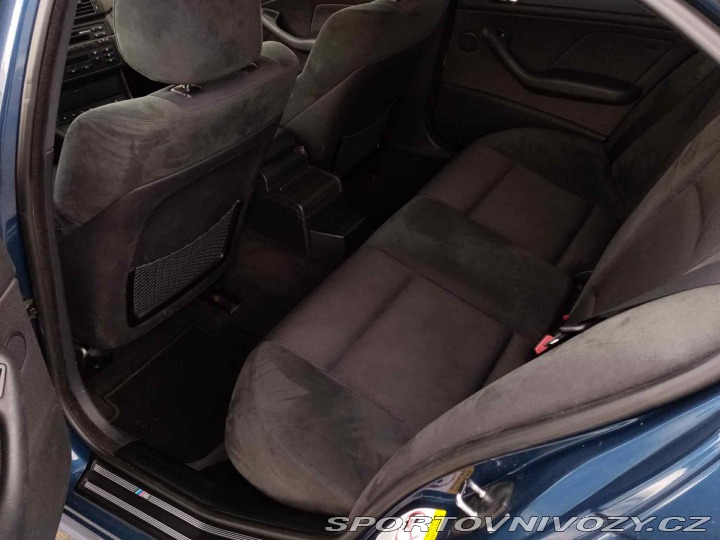 BMW 3 BMW E46 320i 6 válec M 2003