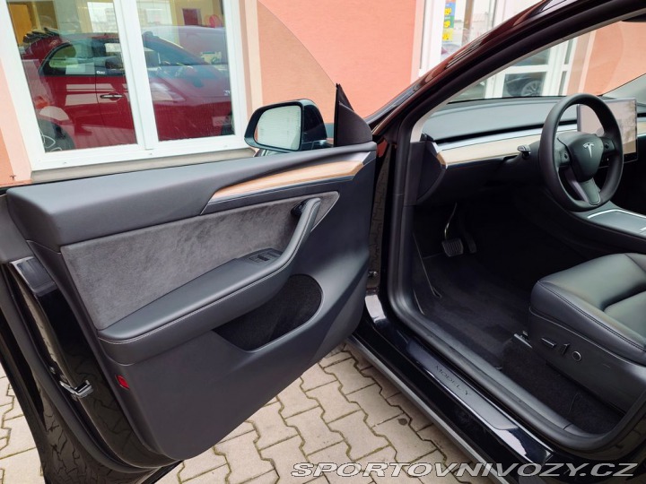 Tesla Model Y Long Range Dual Motor 378 2023