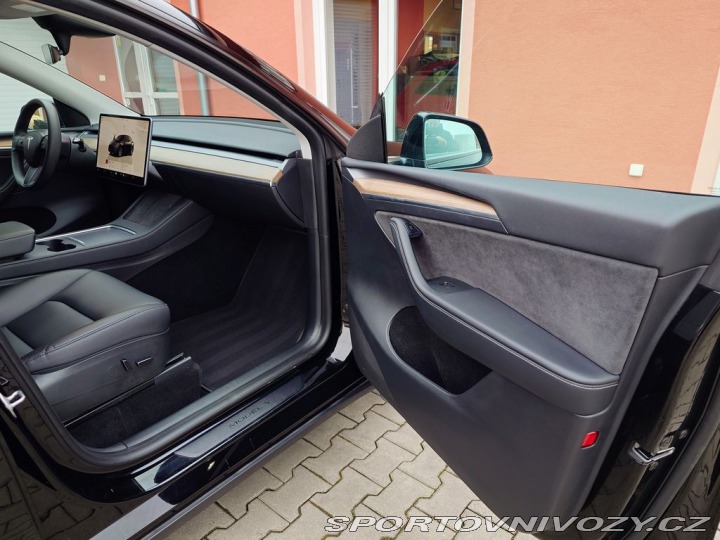 Tesla Model Y Long Range Dual Motor pro 2023