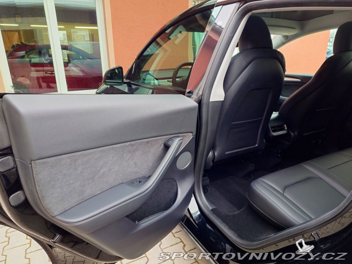 Tesla Model Y Long Range Dual Motor pro 2023