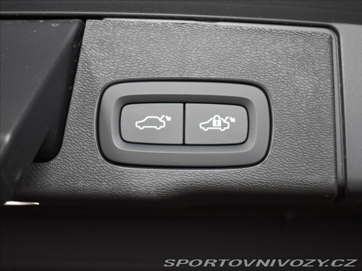 Volvo Ostatní modely XC60 2,0 T6 AWD Ultra B&W, 2025