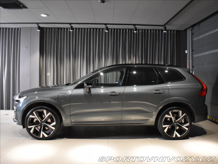 Volvo Ostatní modely XC60 2,0 T6 AWD Ultra B&W, 2025
