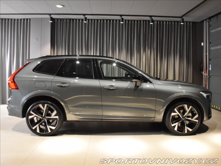 Volvo Ostatní modely XC60 2,0 T6 AWD Ultra B&W, 2025