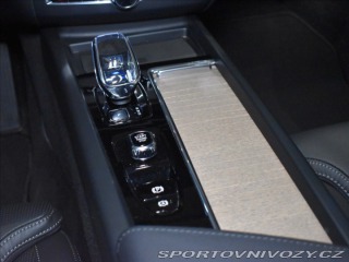 Volvo Ostatní modely XC60 2,0 T6 AWD Ultra B&W, 2025