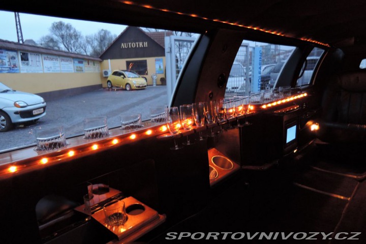 Ostatní značky Ostatní modely Lincoln Town Car 4,6 Limuzína 9.m Pronájem 1995