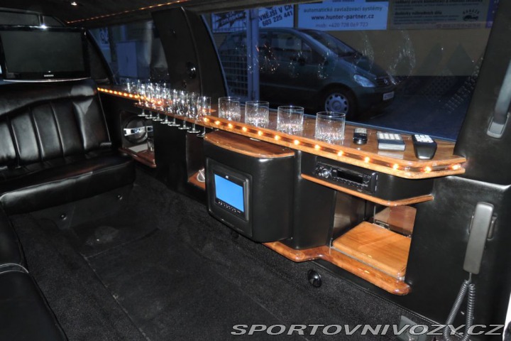 Ostatní značky Ostatní modely Lincoln Town Car 4,6 Limuzína 9.m Pronájem 1995