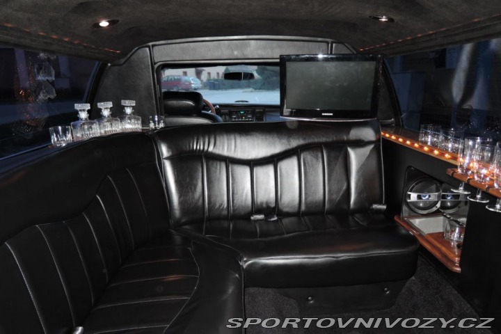 Ostatní značky Ostatní modely Lincoln Town Car 4,6 Limuzína 9.m Pronájem 1995
