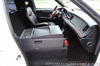 Ostatní značky Ostatní modely Lincoln Town Car 4,6 Limuzína 9.m Pronájem 1995