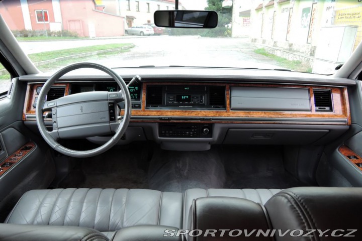 Ostatní značky Ostatní modely Lincoln Town Car 4,6 Limuzína 7.m Pronájem 1993