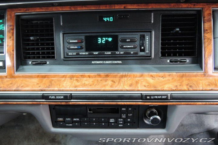 Ostatní značky Ostatní modely Lincoln Town Car 4,6 Limuzína 7.m Pronájem 1993