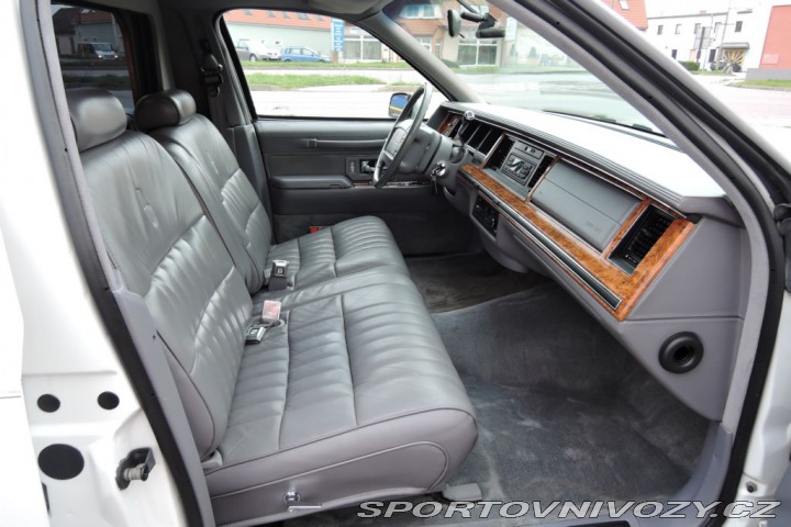 Ostatní značky Ostatní modely Lincoln Town Car 4,6 Limuzína 7.m Pronájem 1993