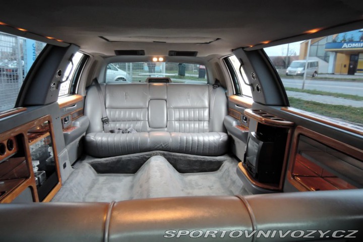 Ostatní značky Ostatní modely Lincoln Town Car 4,6 Limuzína 7.m Pronájem 1993