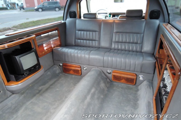 Ostatní značky Ostatní modely Lincoln Town Car 4,6 Limuzína 7.m Pronájem 1993