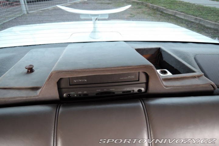 Ostatní značky Ostatní modely Lincoln Town Car 4,6 Limuzína 7.m Pronájem 1993