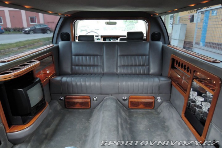 Ostatní značky Ostatní modely Lincoln Town Car 4,6 Limuzína 7.m Pronájem 1993