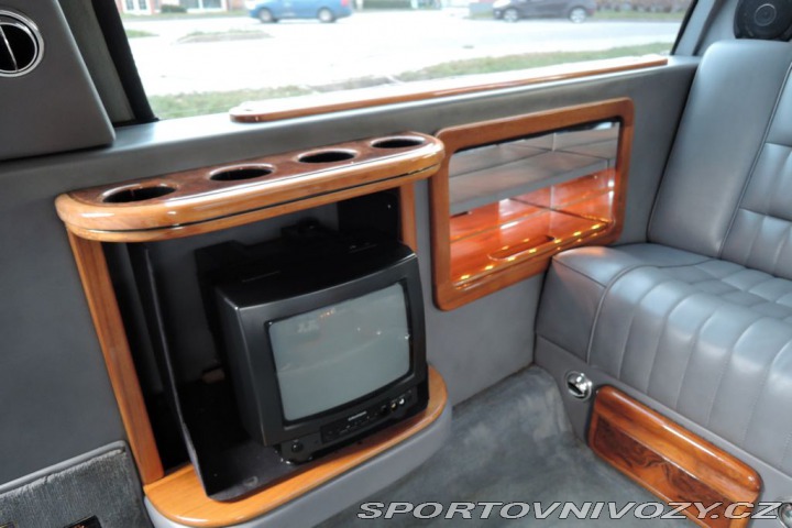 Ostatní značky Ostatní modely Lincoln Town Car 4,6 Limuzína 7.m Pronájem 1993