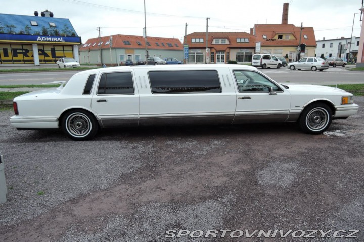 Ostatní značky Ostatní modely Lincoln Town Car 4,6 Limuzína 7.m Pronájem 1993