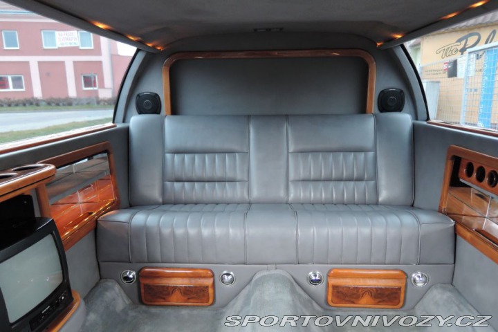 Ostatní značky Ostatní modely Lincoln Town Car 4,6 Limuzína 7.m Pronájem 1993