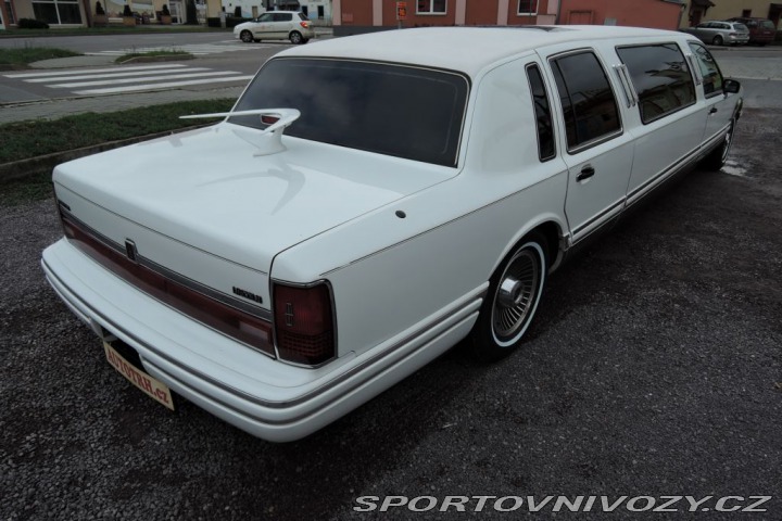 Ostatní značky Ostatní modely Lincoln Town Car 4,6 Limuzína 7.m Pronájem 1993