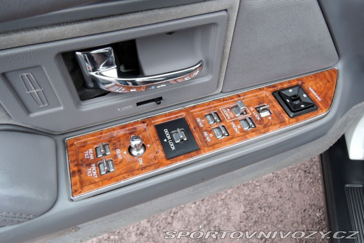 Ostatní značky Ostatní modely Lincoln Town Car 4,6 Limuzína 7.m Pronájem 1993