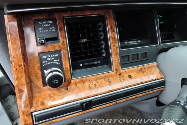 Ostatní značky Ostatní modely Lincoln Town Car 4,6 Limuzína 7.m Pronájem 1993