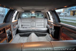 Ostatní značky Ostatní modely Lincoln Town Car 4,6 Limuzína 7.m Pronájem 1993