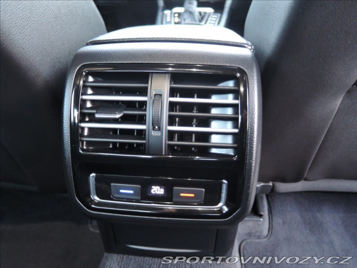 Volkswagen Ostatní modely Passat 2,0 BiTDI 4MOT DSG Highli 2015