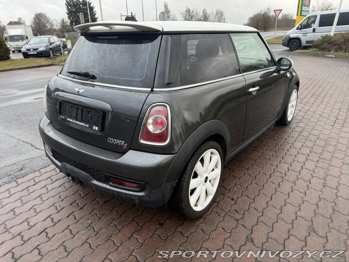 Mini Cooper S 135 KW.aut.jen 121t.k 2010