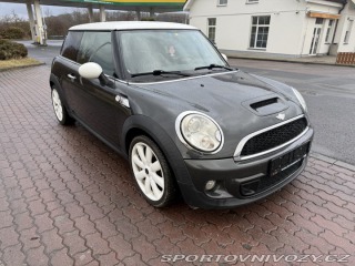 Mini Cooper S 135 KW.aut.jen 121t.k 2010