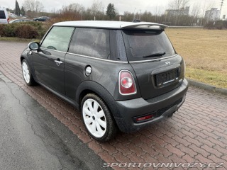 Mini Cooper S 135 KW.aut.jen 121t.k 2010