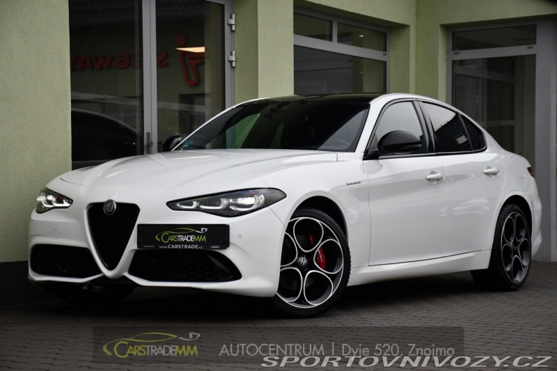 Alfa Romeo Giulia 2.0T VELOCE PANO AT8-Q4 2