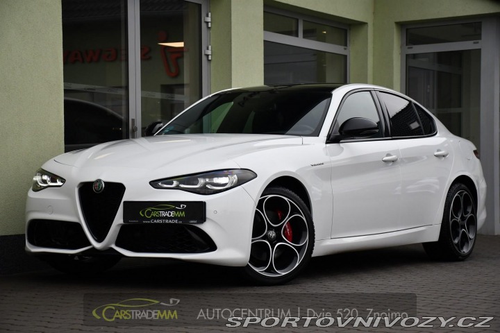 Alfa Romeo Giulia 2.0T VELOCE PANO AT8-Q4 2 2024