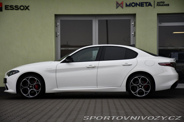 Alfa Romeo Giulia 2.0T VELOCE PANO AT8-Q4 2 2024