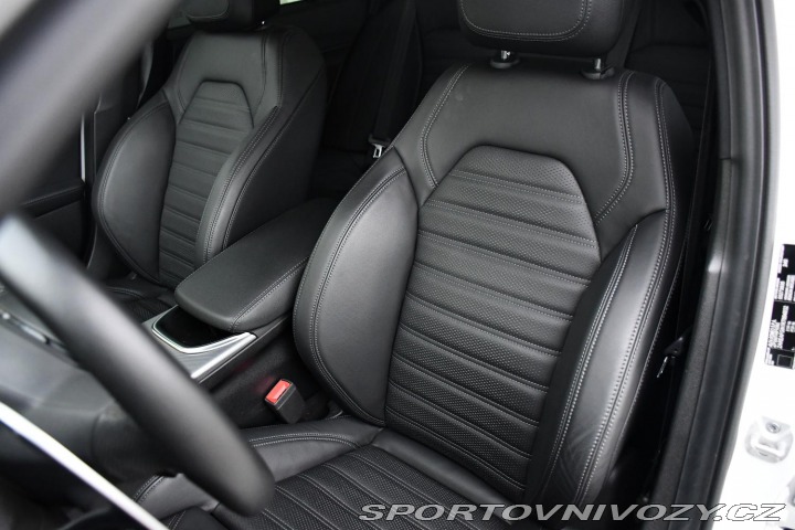 Alfa Romeo Giulia 2.0T VELOCE PANO AT8-Q4 2 2024