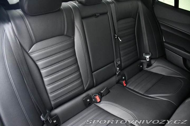 Alfa Romeo Giulia 2.0T VELOCE PANO AT8-Q4 2 2024