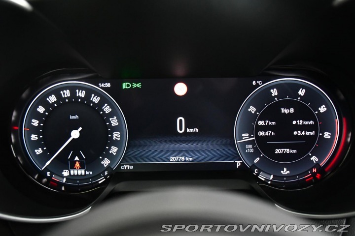 Alfa Romeo Giulia 2.0T VELOCE PANO AT8-Q4 2 2024