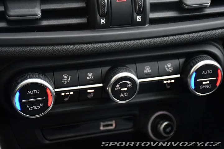 Alfa Romeo Giulia 2.0T VELOCE PANO AT8-Q4 2 2024