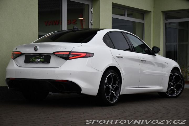 Alfa Romeo Giulia 2.0T VELOCE PANO AT8-Q4 2 2024