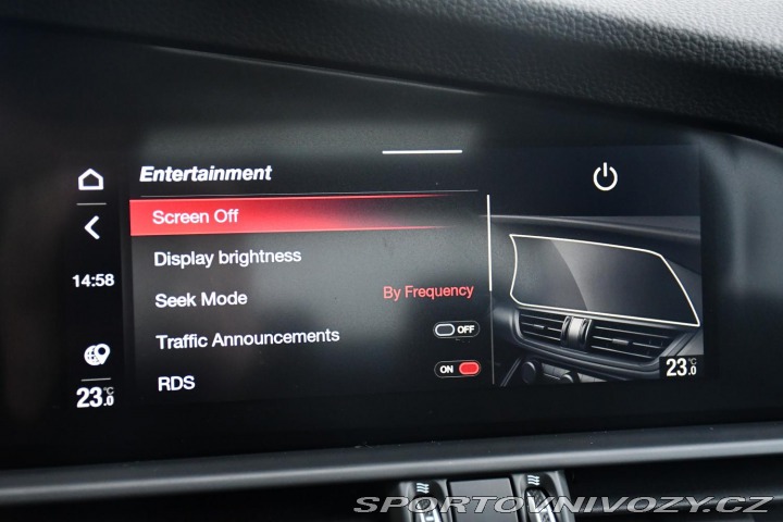 Alfa Romeo Giulia 2.0T VELOCE PANO AT8-Q4 2 2024