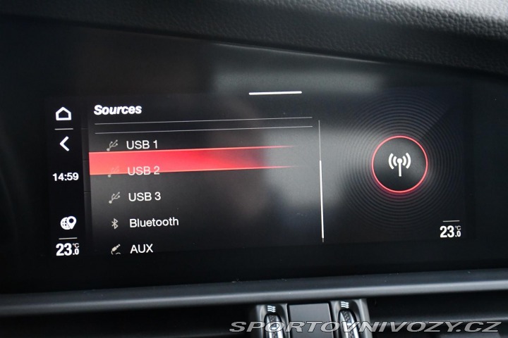 Alfa Romeo Giulia 2.0T VELOCE PANO AT8-Q4 2 2024