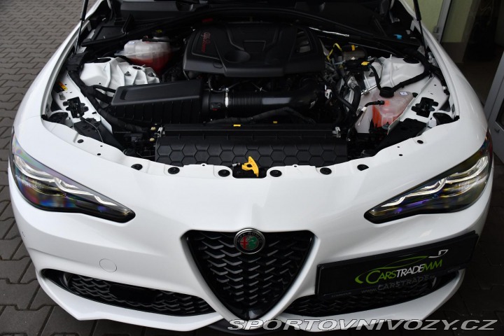 Alfa Romeo Giulia 2.0T VELOCE PANO AT8-Q4 2 2024