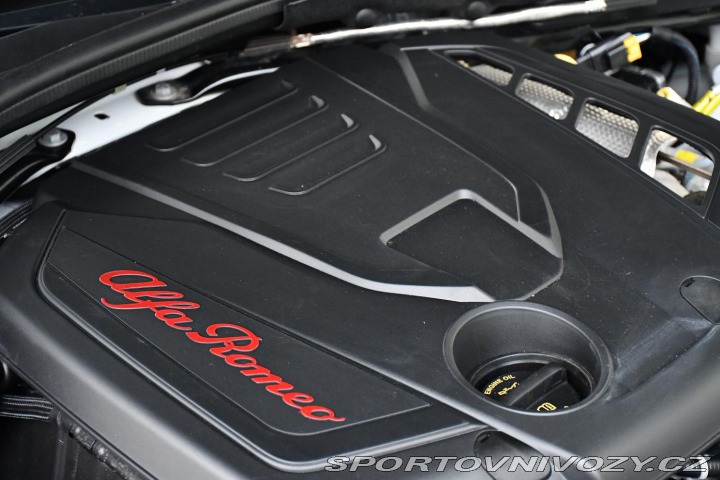 Alfa Romeo Giulia 2.0T VELOCE PANO AT8-Q4 2 2024