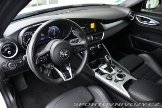 Alfa Romeo Giulia 2.0T VELOCE PANO AT8-Q4 2 2024