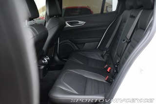 Alfa Romeo Giulia 2.0T VELOCE PANO AT8-Q4 2 2024